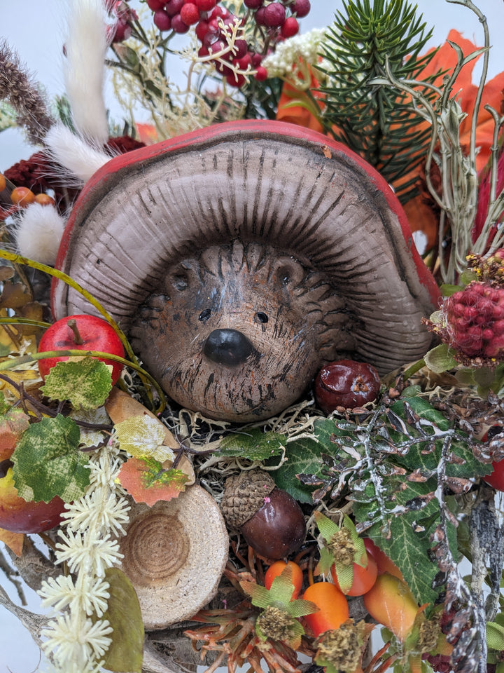 Herbstgesteck Igel Pilze Beeren Gräser
