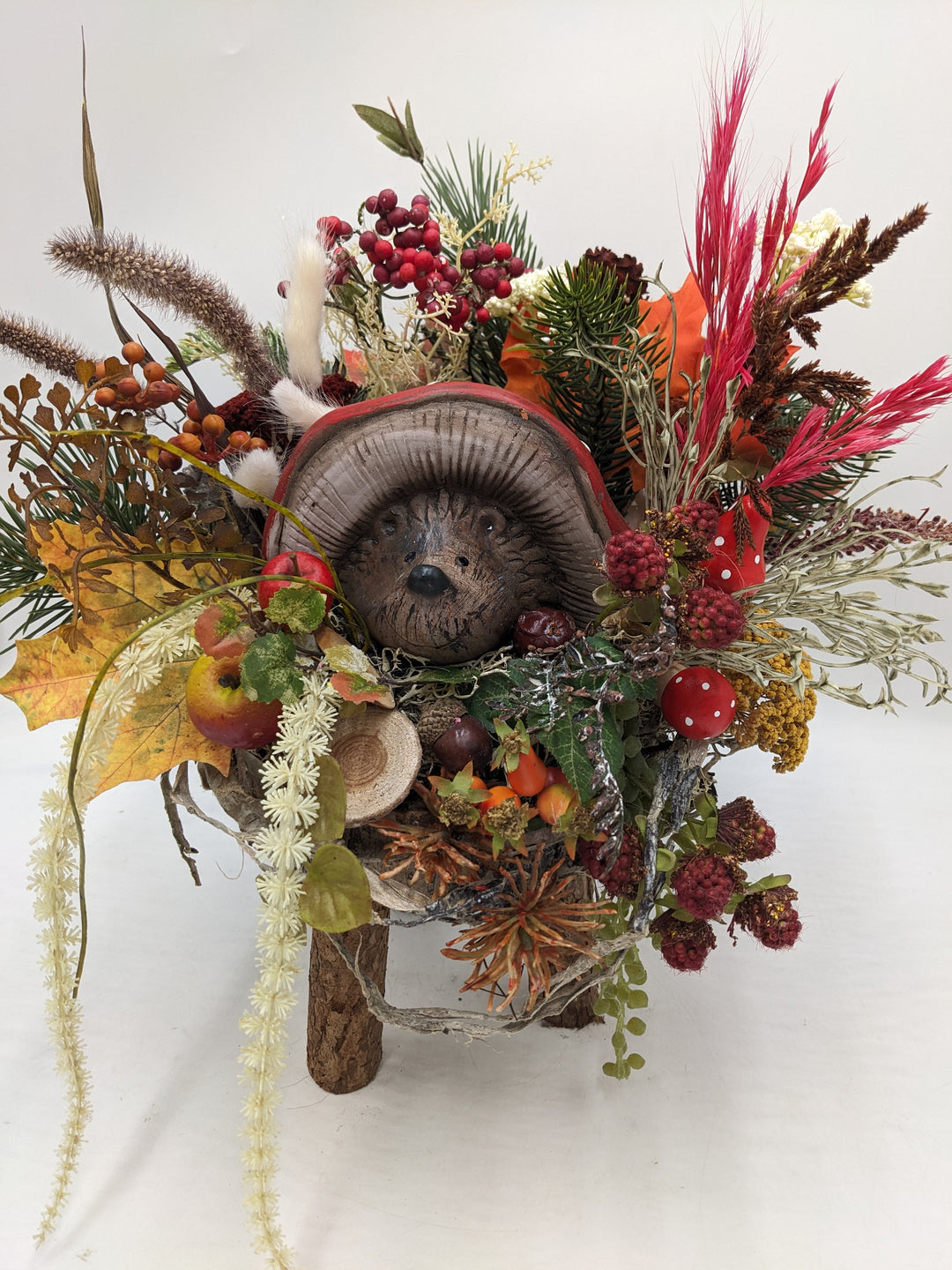 Herbstgesteck Igel Pilze Beeren Gräser