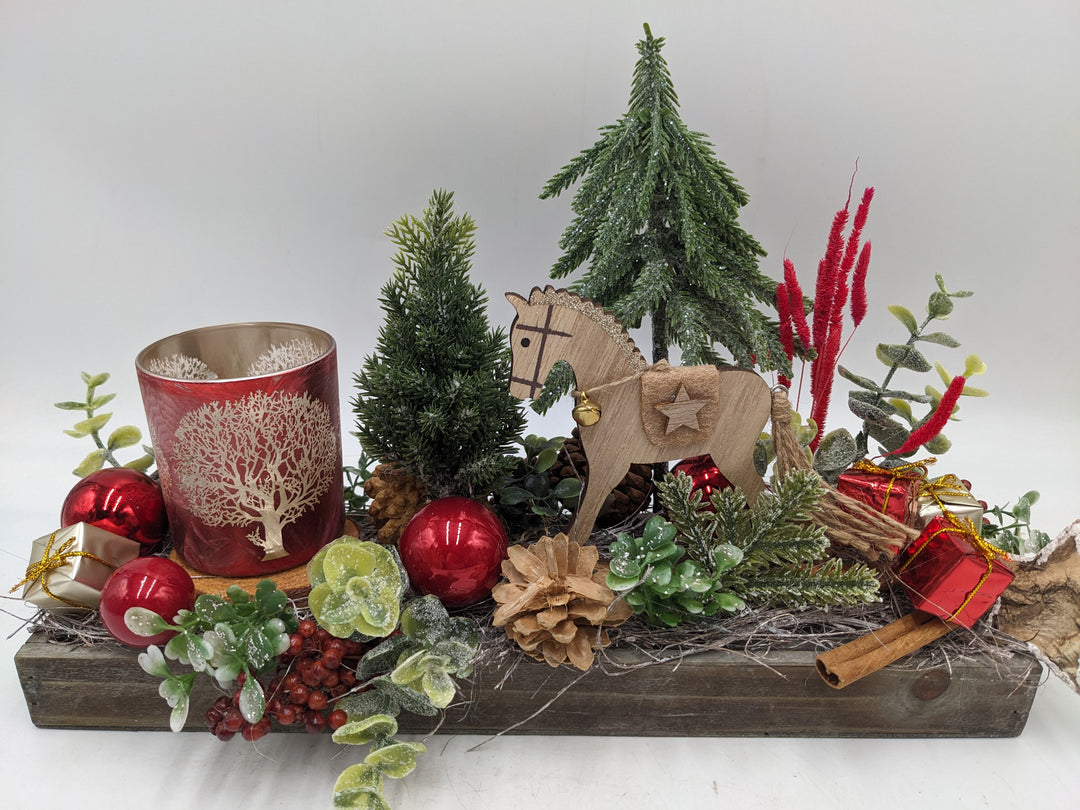 Weihnachtsgesteck Teelicht Baum Geschenke rot