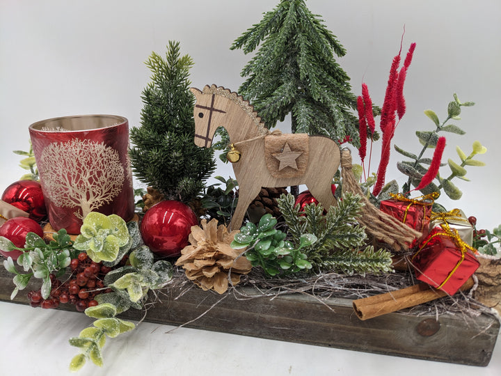 Weihnachtsgesteck Teelicht Baum Geschenke rot