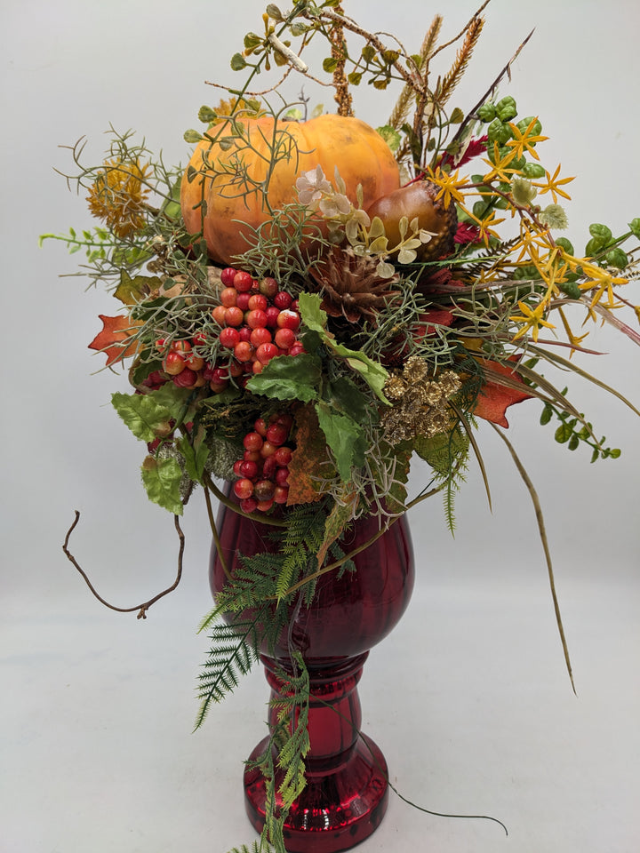 Herbstgesteck Kürbis Gräser Beeren orange rot