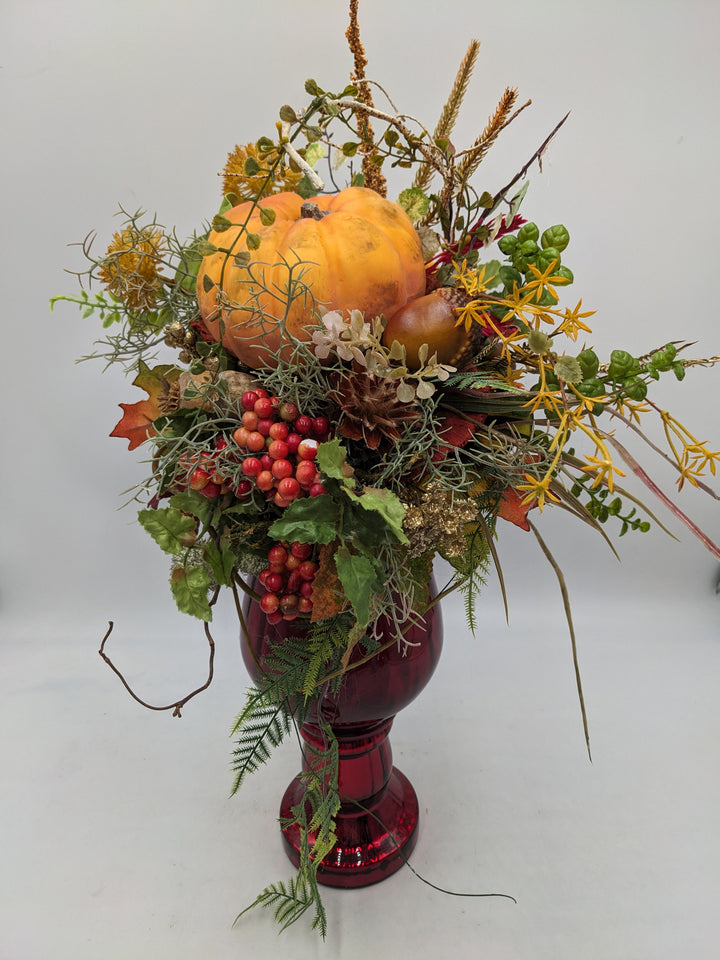 Herbstgesteck Kürbis Gräser Beeren orange rot