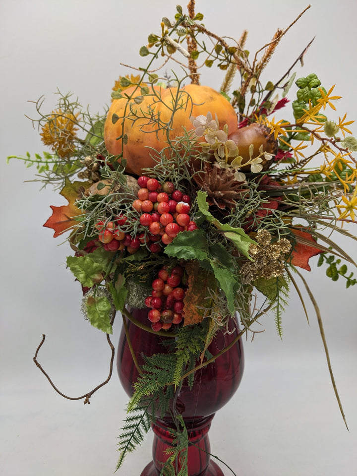 Herbstgesteck Kürbis Gräser Beeren orange rot