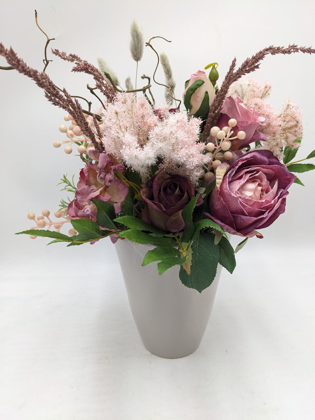 Sommergesteck Rosen Gräser Horthensie rosa