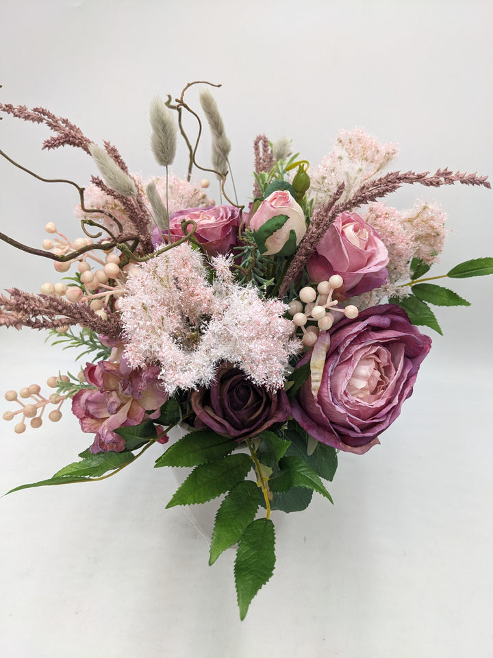 Sommergesteck Rosen Gräser Horthensie rosa