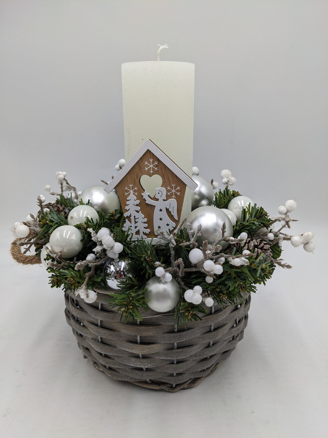 Wintergesteck Zapfen weiss silber