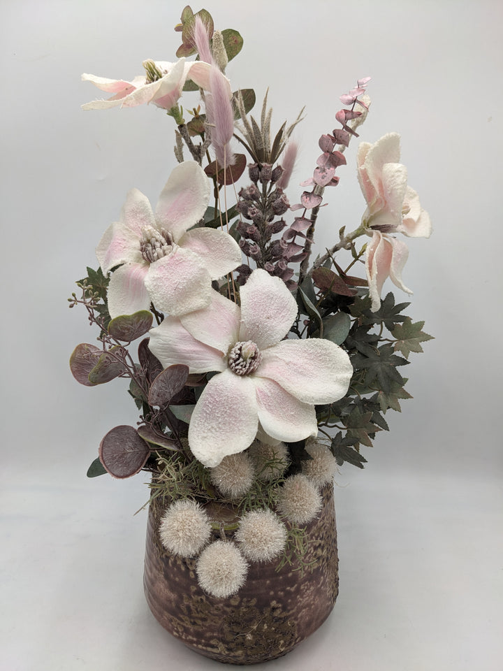 Wintergesteck Magnolien Efeu Gräser rose weiss