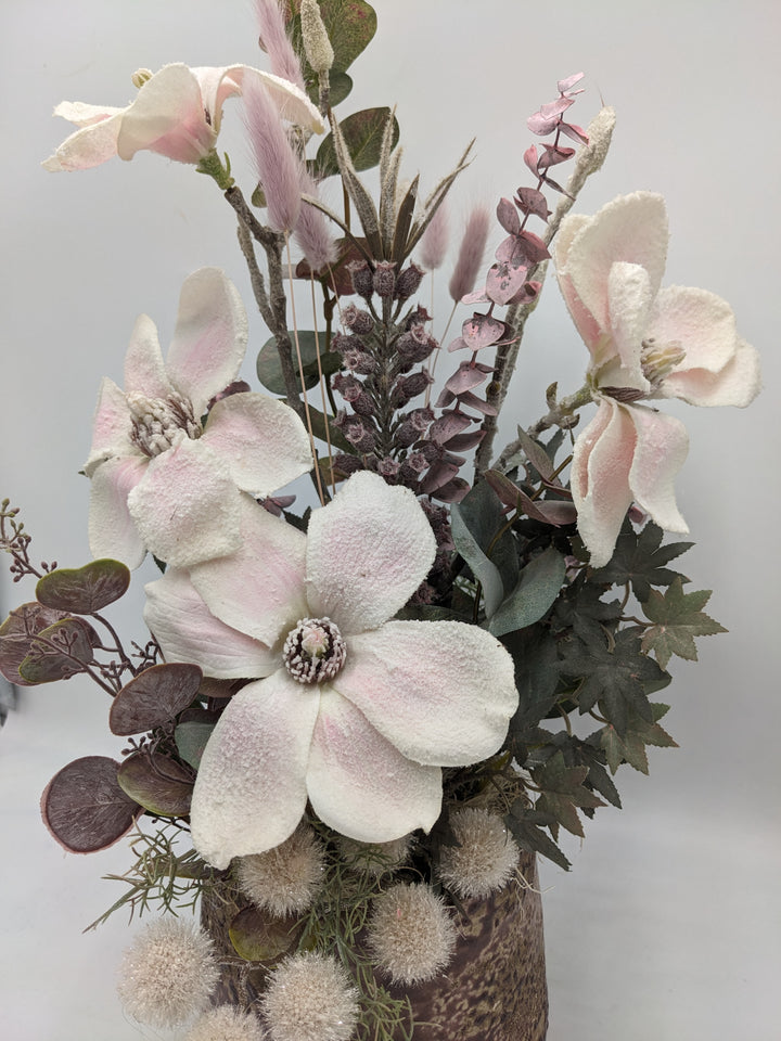 Wintergesteck Magnolien Efeu Gräser rose weiss