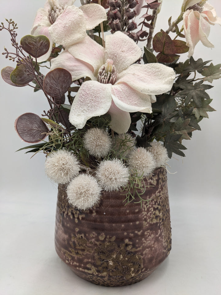 Wintergesteck Magnolien Efeu Gräser rose weiss