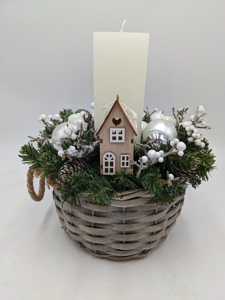 Wintergesteck Haus Zapfen weiss silber