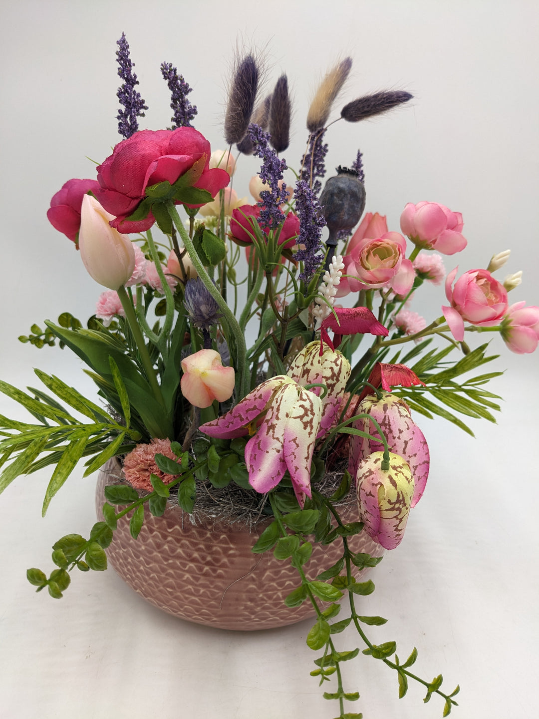 Frühlingsgesteck Tulpen Lavendel bunt