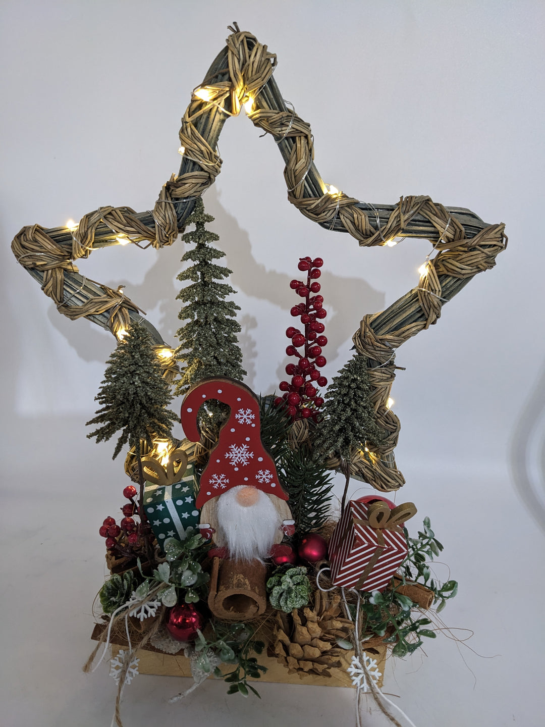 Wintergesteck LED Bäume Geschenke Stern