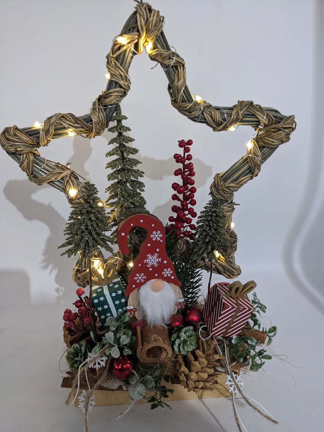 Wintergesteck LED Bäume Geschenke Stern