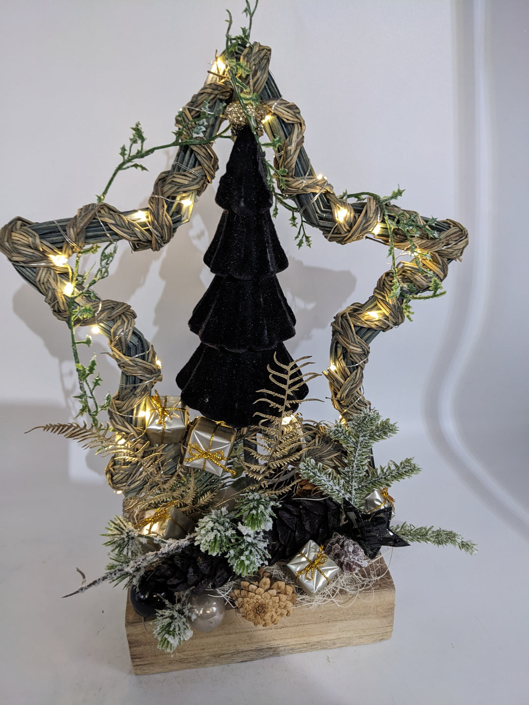Wintergesteck Fenstergesteck LED Baum Stern schwarz