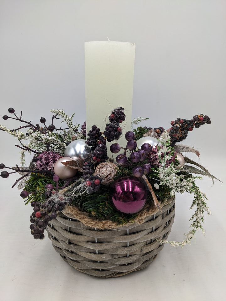 Wintergesteck Beeren Sterne lila weiss
