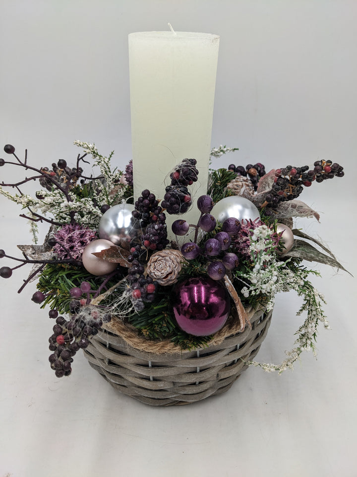Wintergesteck Beeren Sterne lila weiss