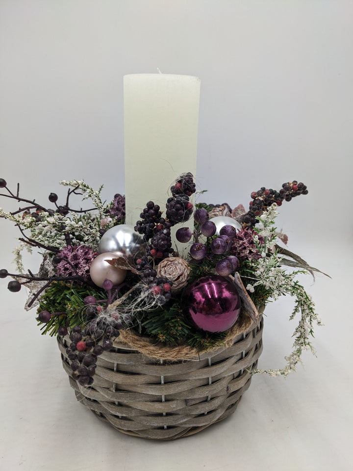 Wintergesteck Beeren Sterne lila weiss