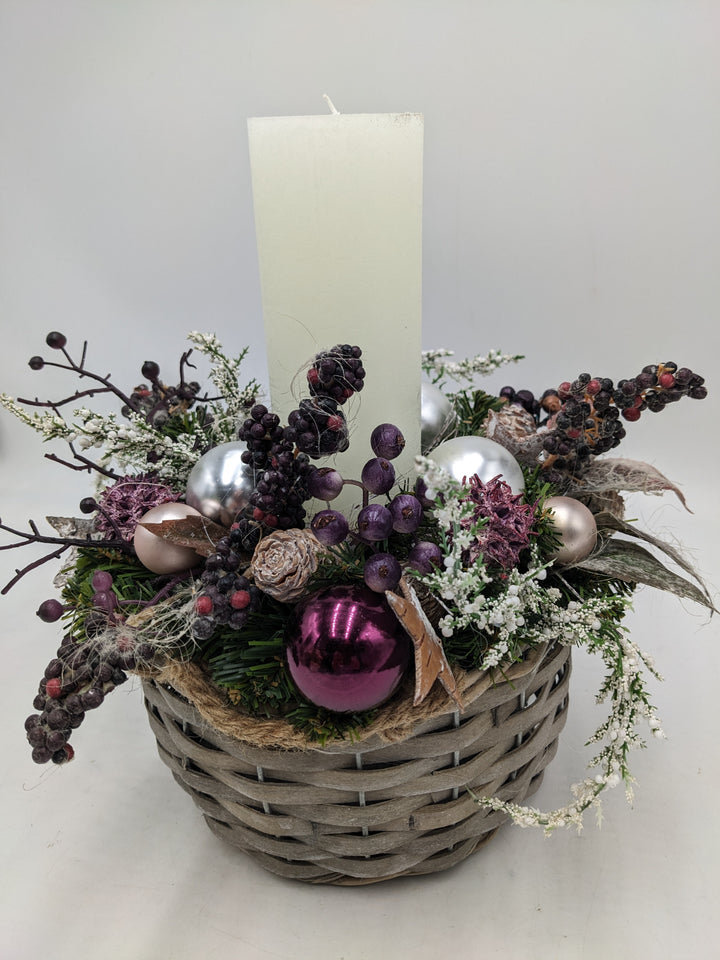 Wintergesteck Beeren Sterne lila weiss