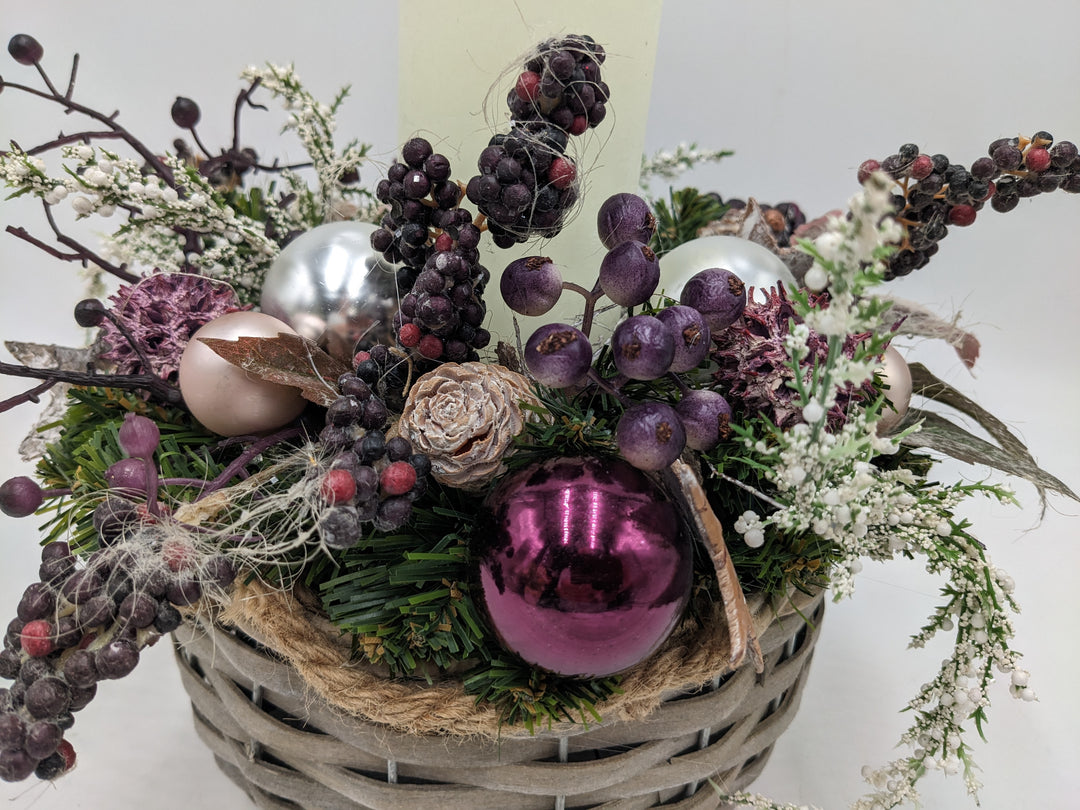 Wintergesteck Beeren Sterne lila weiss