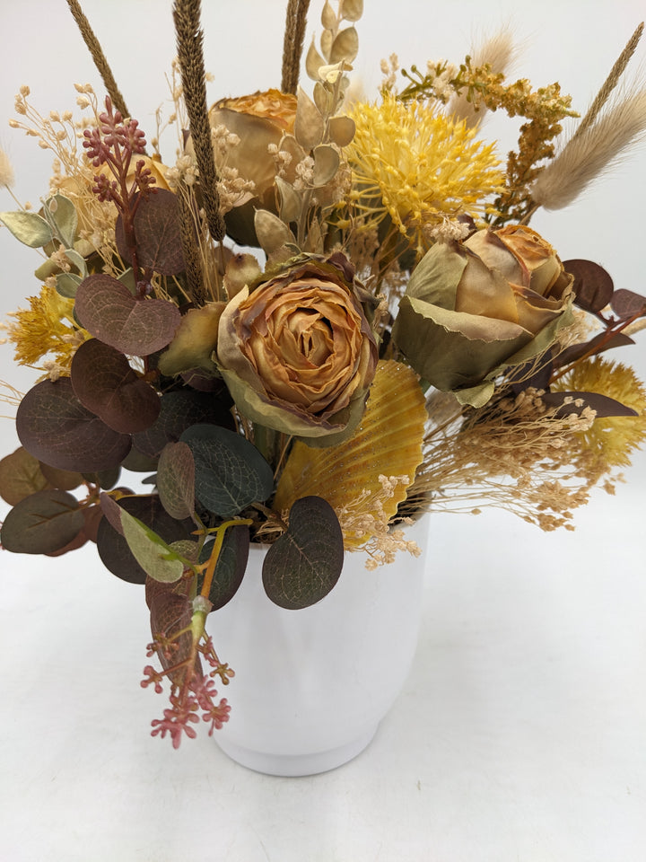 Herbstgesteck Rosen Gräser Curry gelb