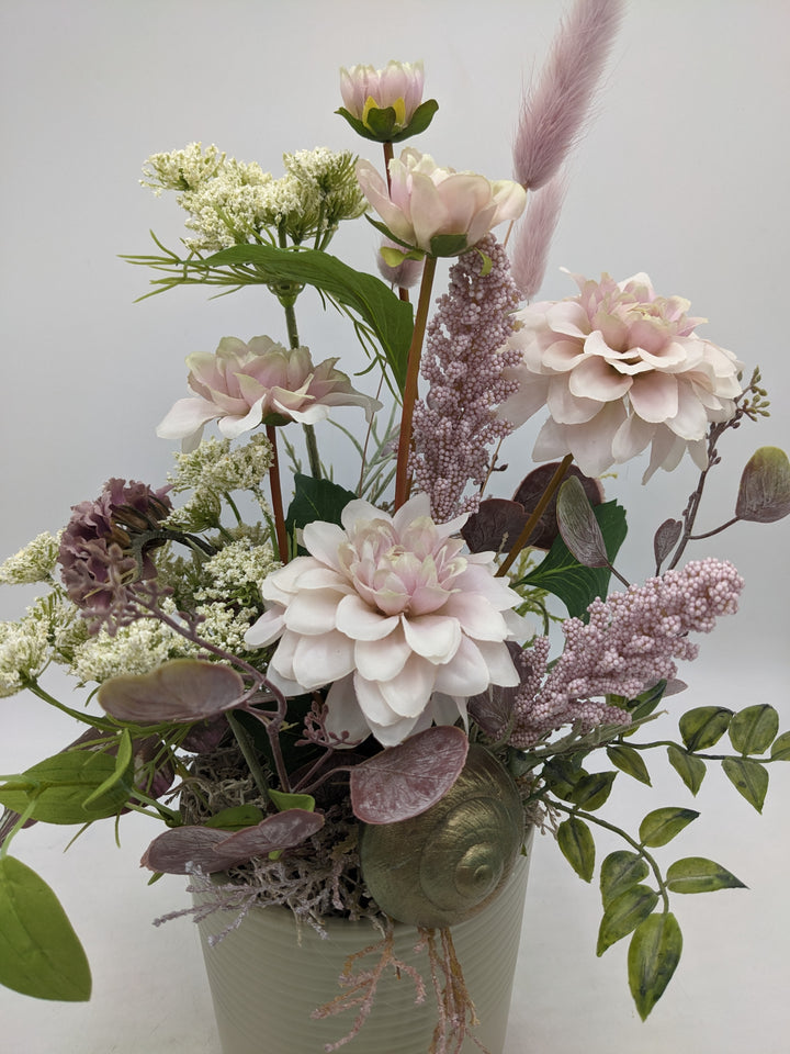 Frühlingsgesteck Dahlien Dill Gräser mint rose