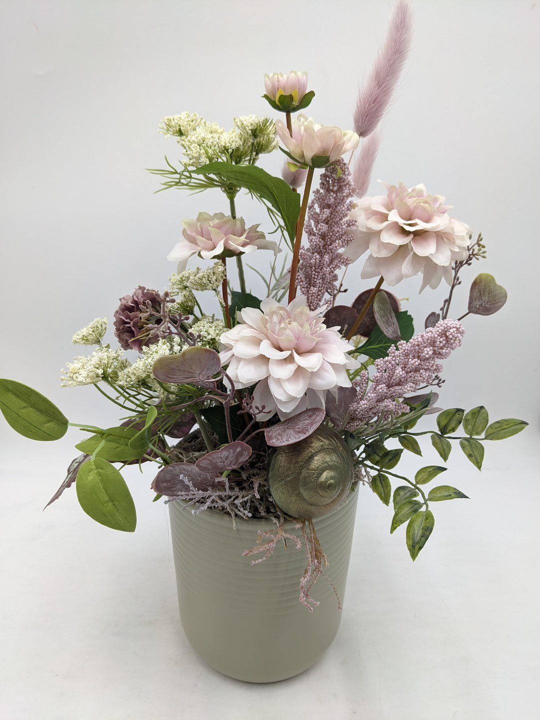 Frühlingsgesteck Dahlien Dill Gräser mint rose