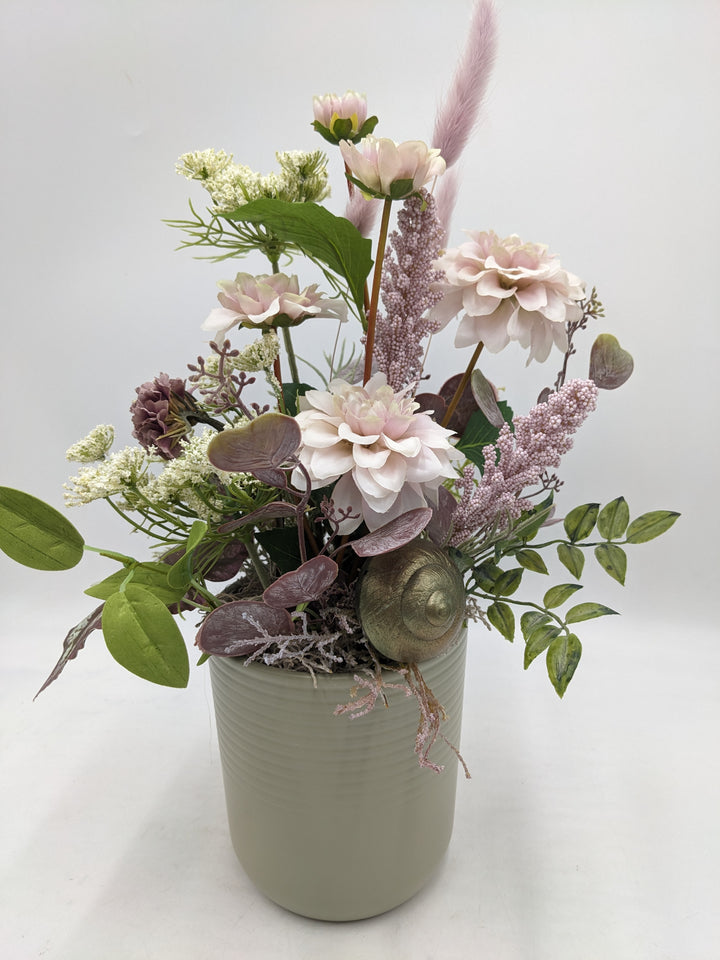 Frühlingsgesteck Dahlien Dill Gräser mint rose