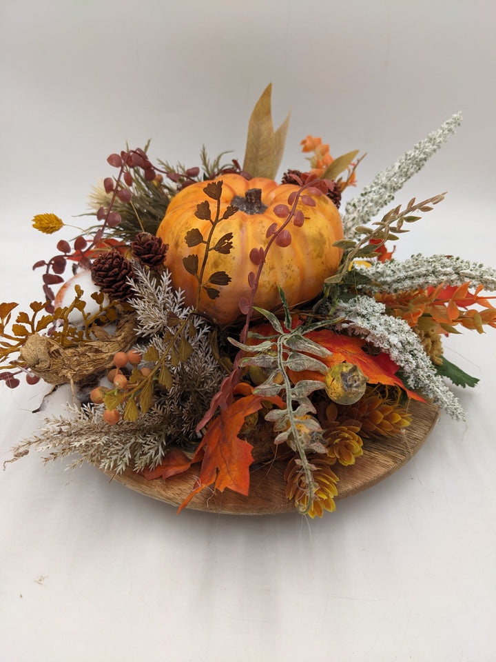 Herbstgesteck Kürbis Heide Blätter orange
