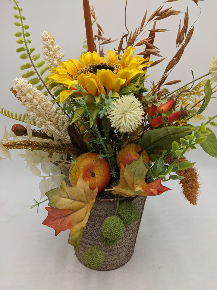 Herbstgesteck Sonnenblume Äpfel Gräser