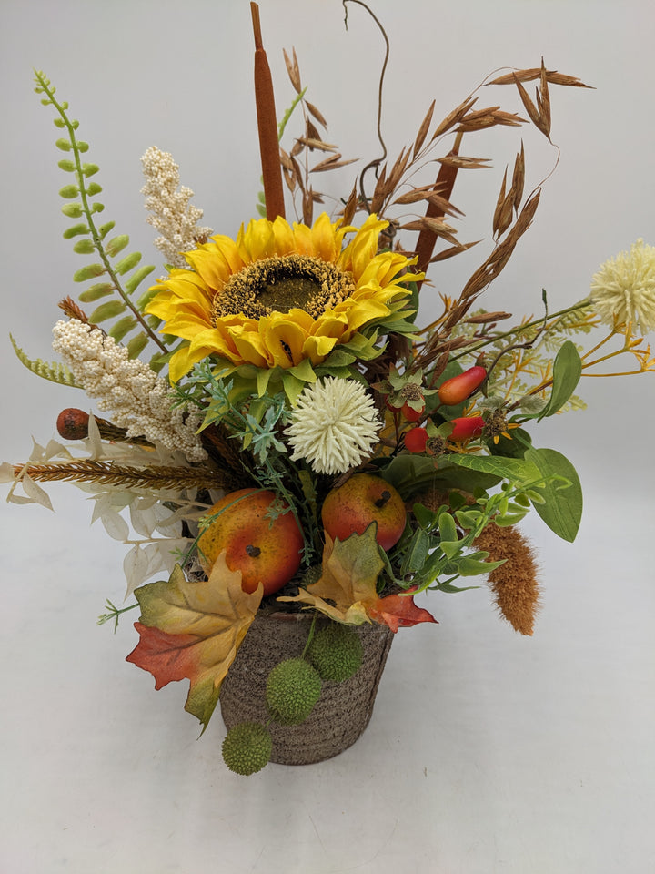 Herbstgesteck Sonnenblume Äpfel Gräser