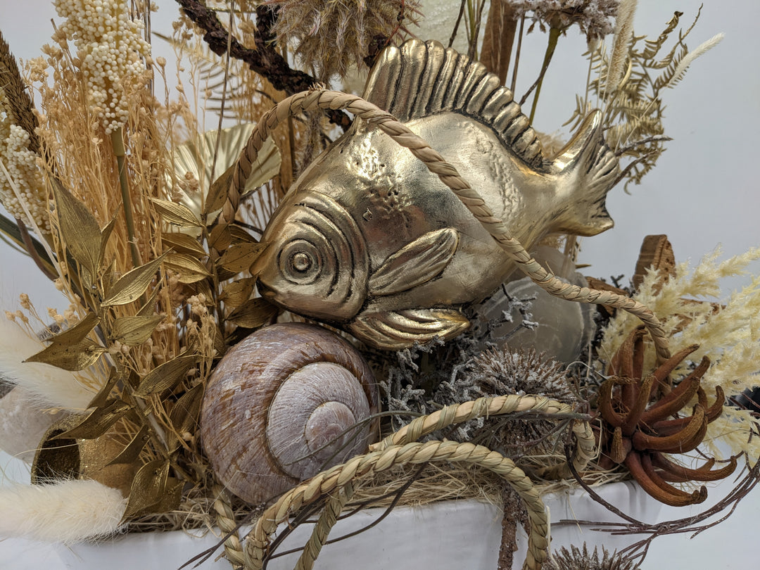 Sommergesteck Fisch Gräser elegant maritim gold