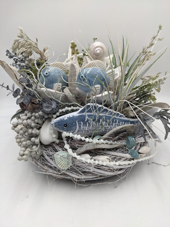 Sommergesteck Fisch Gräser maritim blau