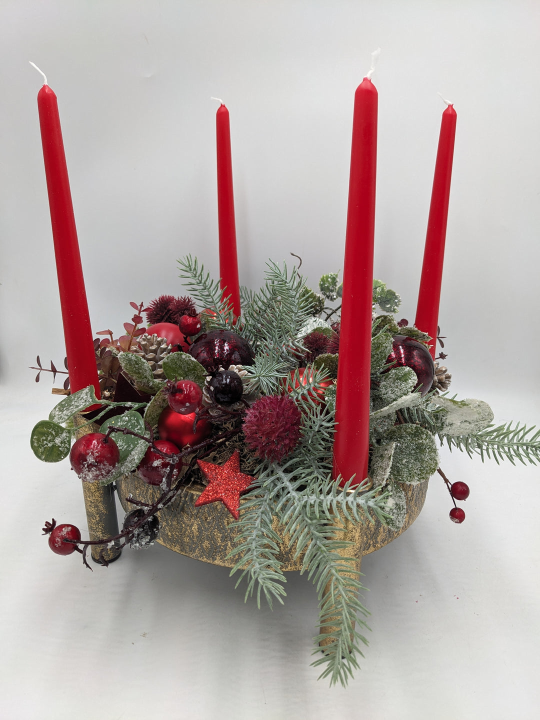 Adventsgesteck Beeren Zapfen rot gold