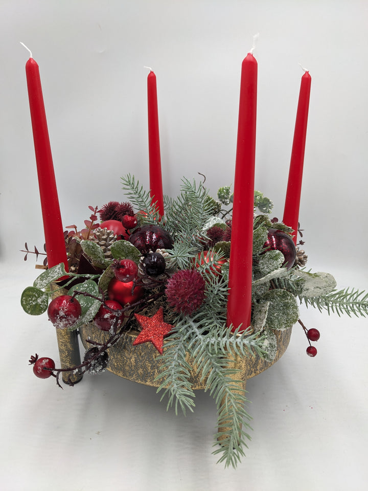 Adventsgesteck Beeren Zapfen rot gold
