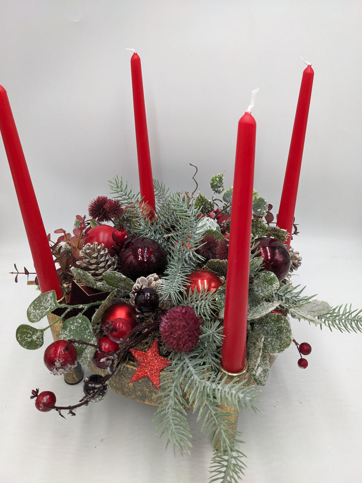 Adventsgesteck Beeren Zapfen rot gold
