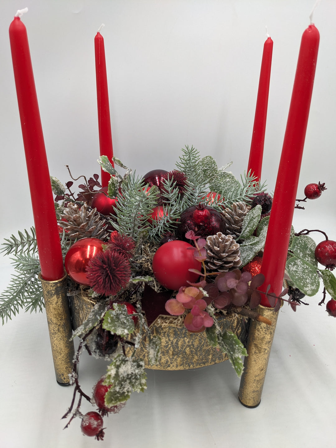 Adventsgesteck Beeren Zapfen rot gold