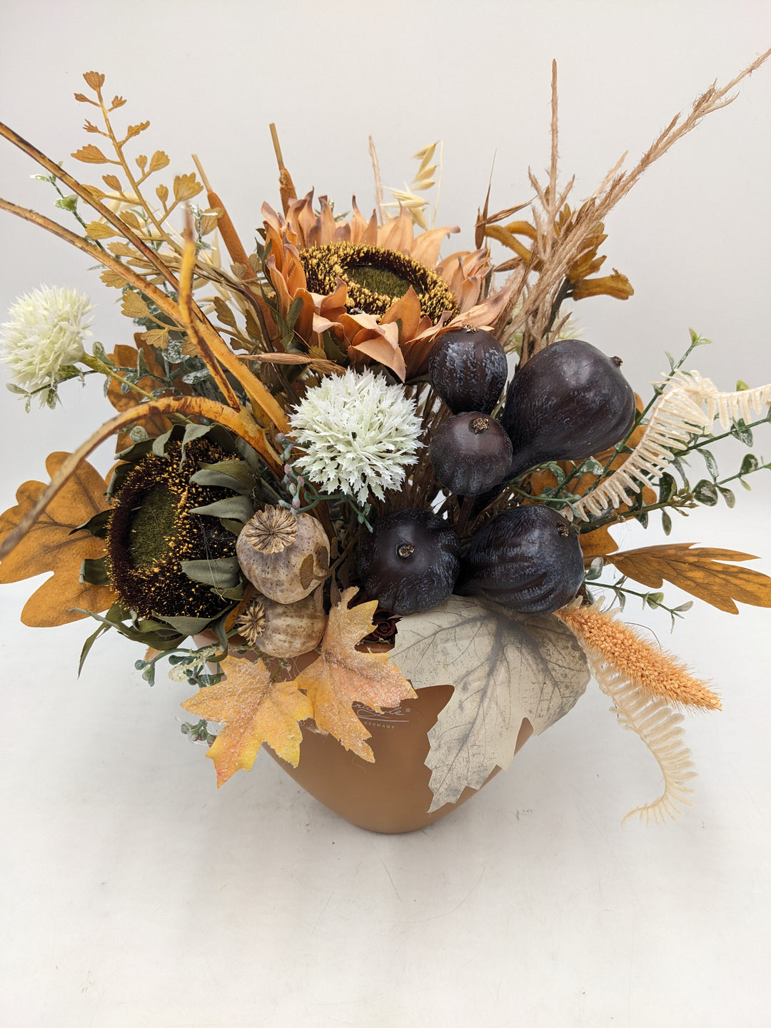 Herbstgesteck Sonnenblumen Feigen Gräser