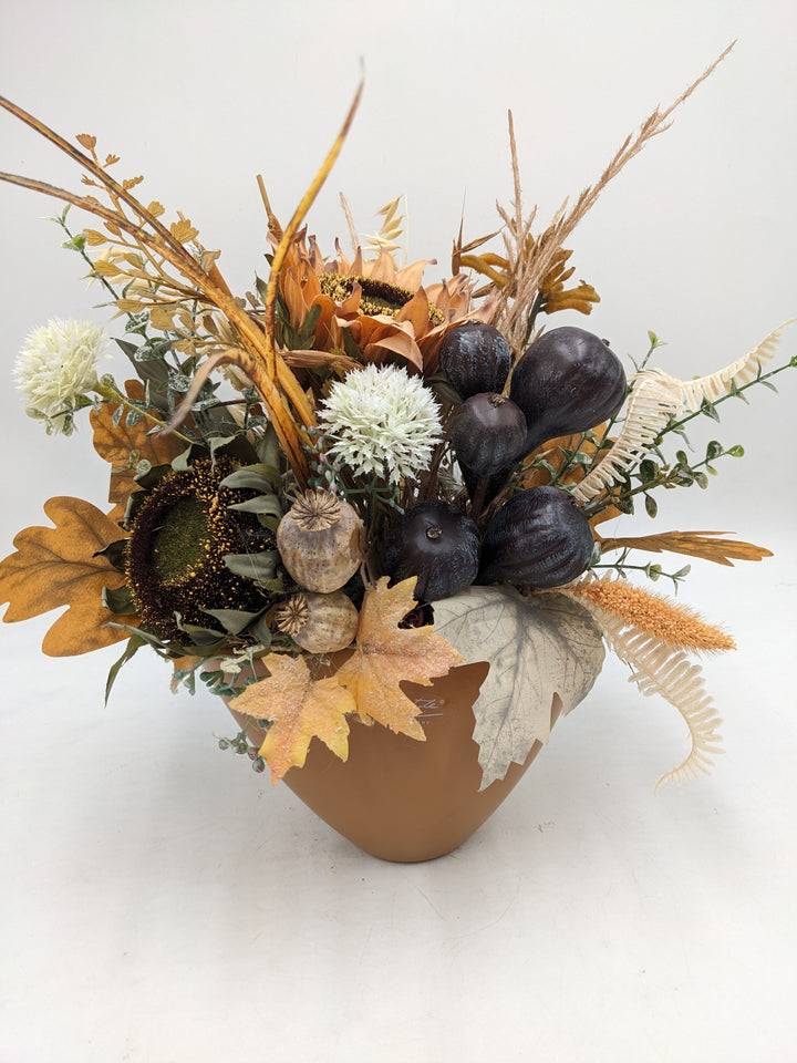 Herbstgesteck Sonnenblumen Feigen Gräser