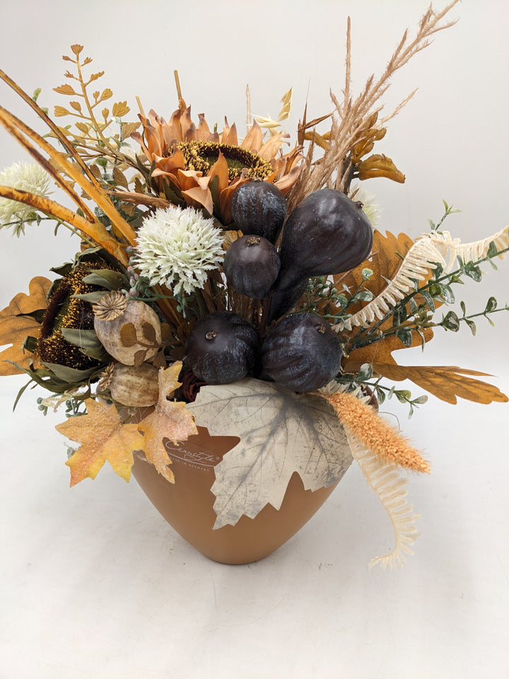 Herbstgesteck Sonnenblumen Feigen Gräser