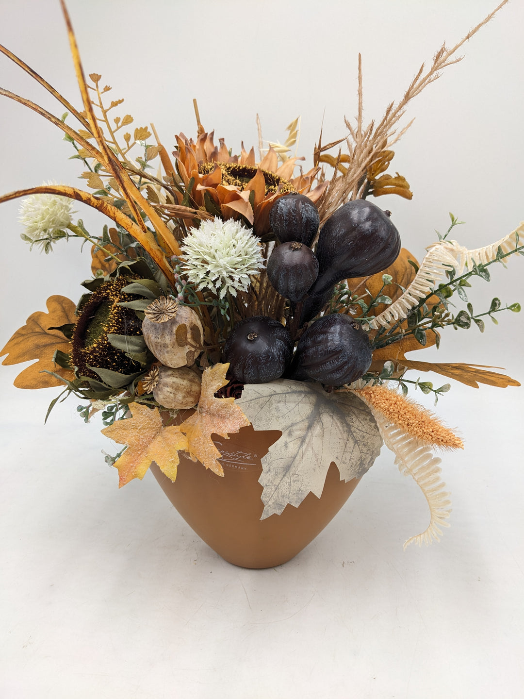 Herbstgesteck Sonnenblumen Feigen Gräser