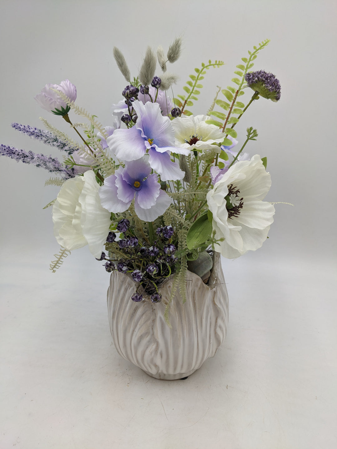 Sommergesteck Flieder Wiesenblumen Mohn