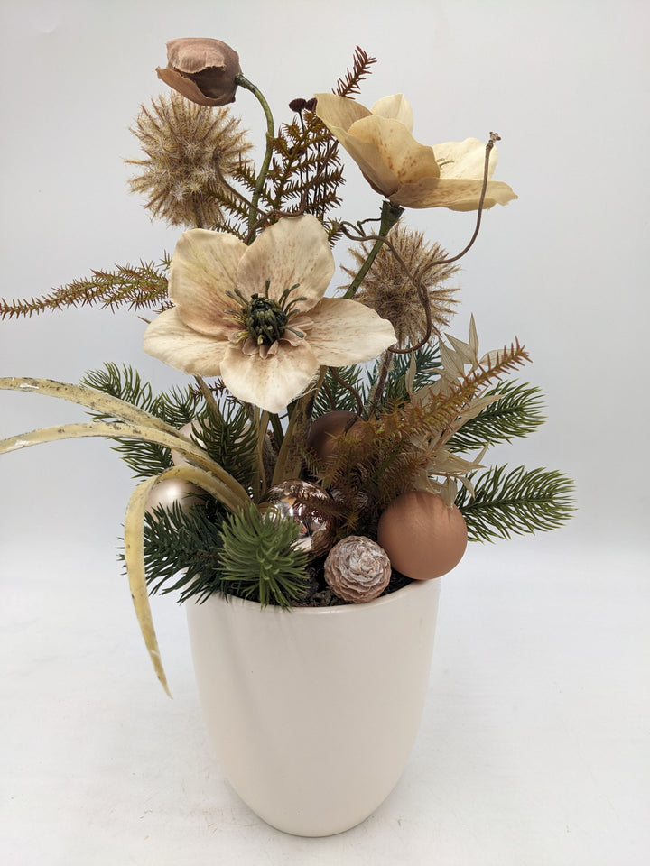 Weihnachtsgesteck Christrose creme braun
