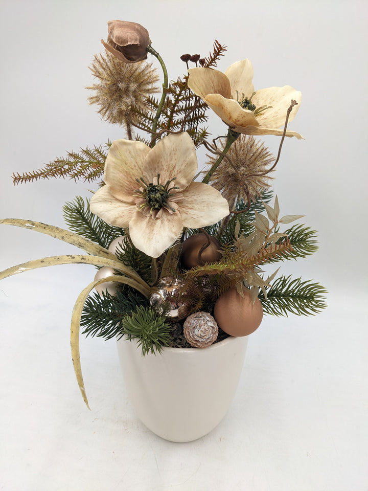 Weihnachtsgesteck Christrose creme braun