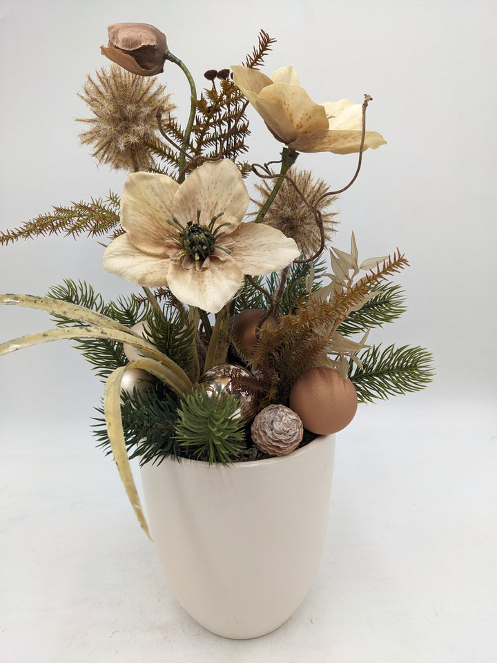 Weihnachtsgesteck Christrose creme braun