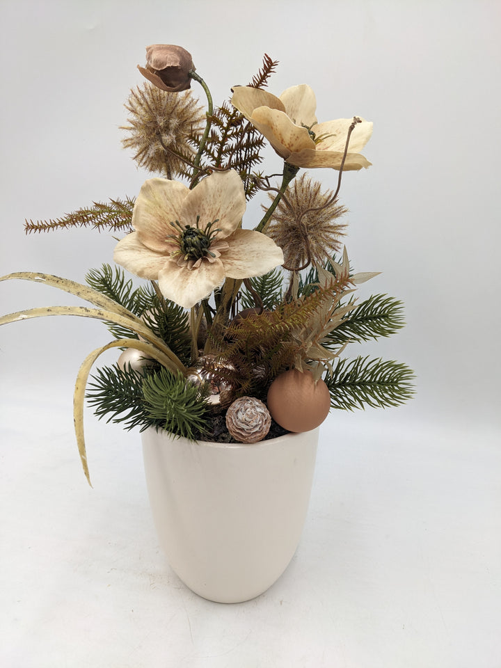 Weihnachtsgesteck Christrose creme braun
