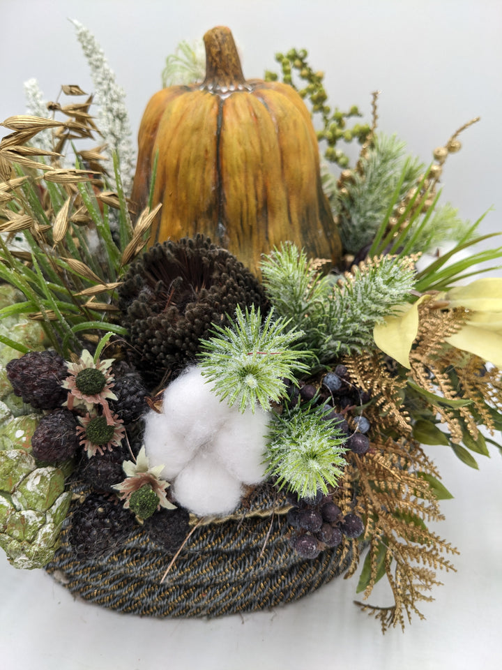 Herbstgesteck Kürbis Gräser heide gelb