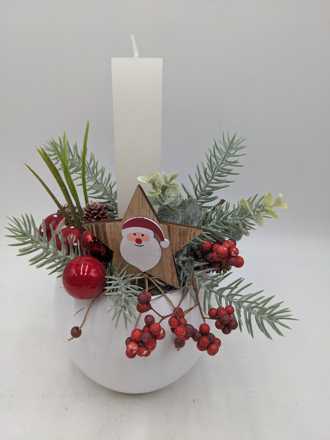 Weihnachtsgesteck Beeren Pilze Stern rot weiss