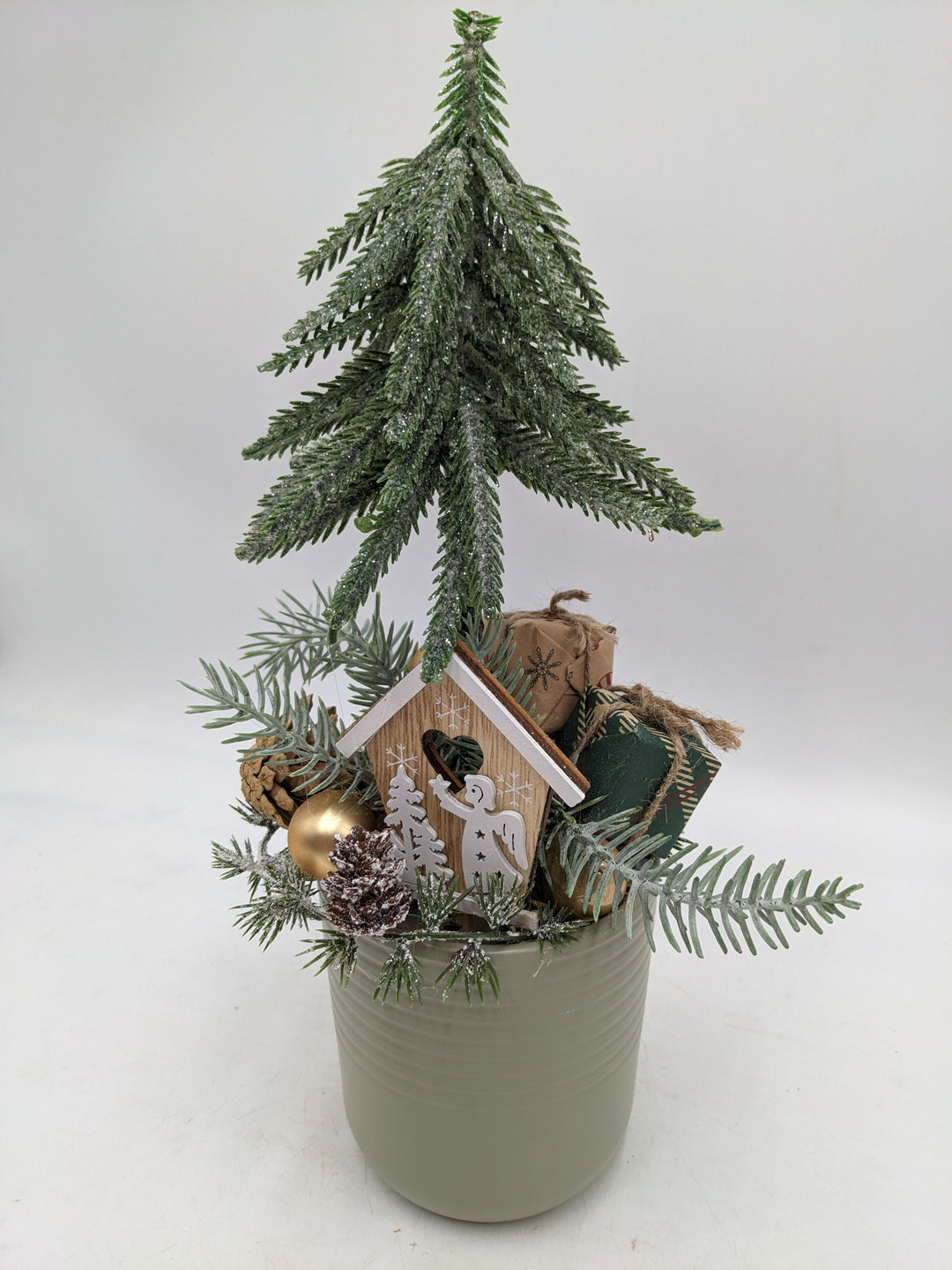 Weihnachtsgesteck Baum Geschenke mint gold