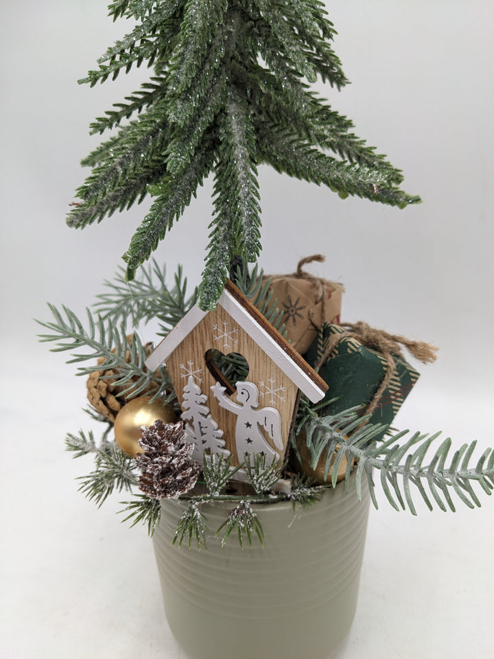 Weihnachtsgesteck Baum Geschenke mint gold