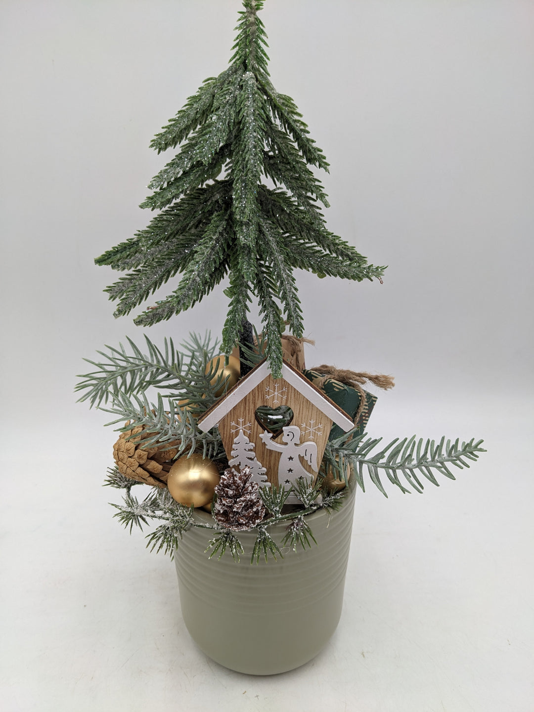 Weihnachtsgesteck Baum Geschenke mint gold